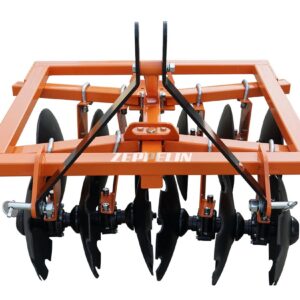 Gradas de discos suspendidas en X de 170 cm con discos lisos y dentados preparando el suelo